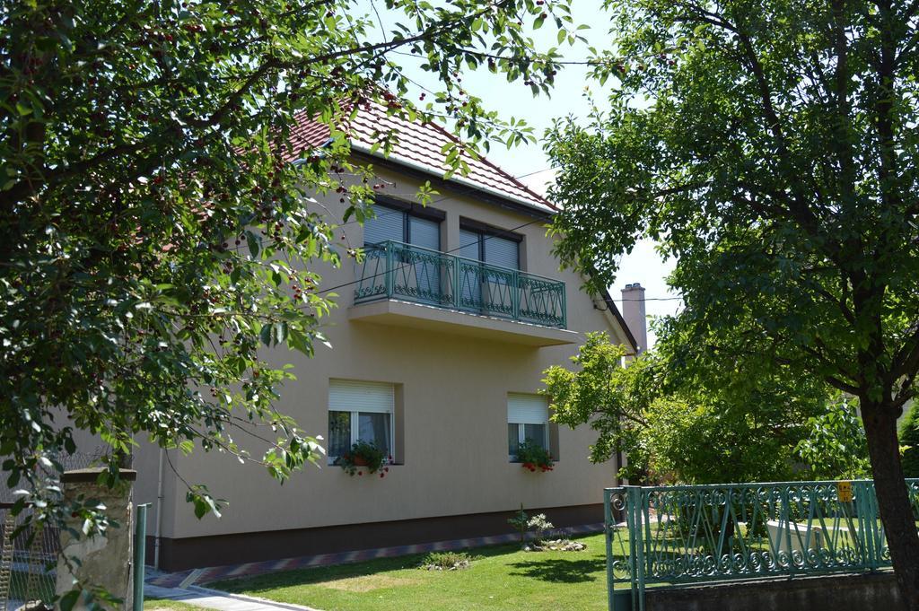 Apartman Aniko Vendeghaz Harkány Exterior photo